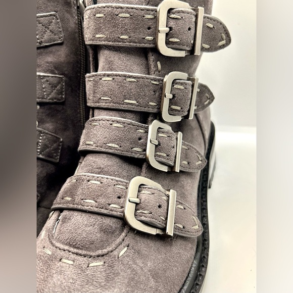 NWOT Aerosoles Arezzo Bootie women’s size 5.5. Color Grey Faux Suede - Picture 4 of 15